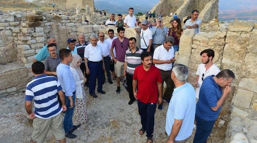 Milli Eğitim M&uuml;d&uuml;rleri Antik Kenti Gezdi