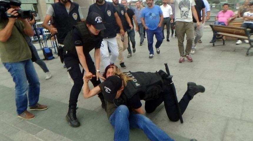 İstanbul Adliyesi&rsquo;nde G&uuml;lmen Ve &Ouml;zak&ccedil;a Gerginliği