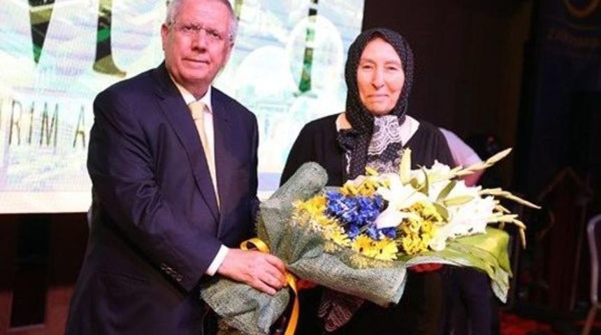 Aziz Yıldırım&rsquo;dan İş Adamı Samut&rsquo;a &Ouml;d&uuml;l