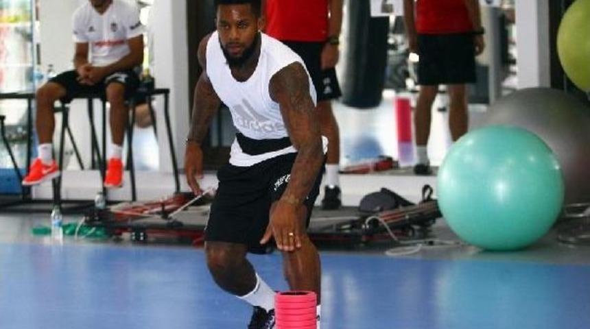 Beşiktaş Salonda G&uuml;&ccedil; Topladı