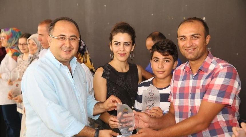 Finikeli Başarılı Öğrenciler Ödüllendirildi