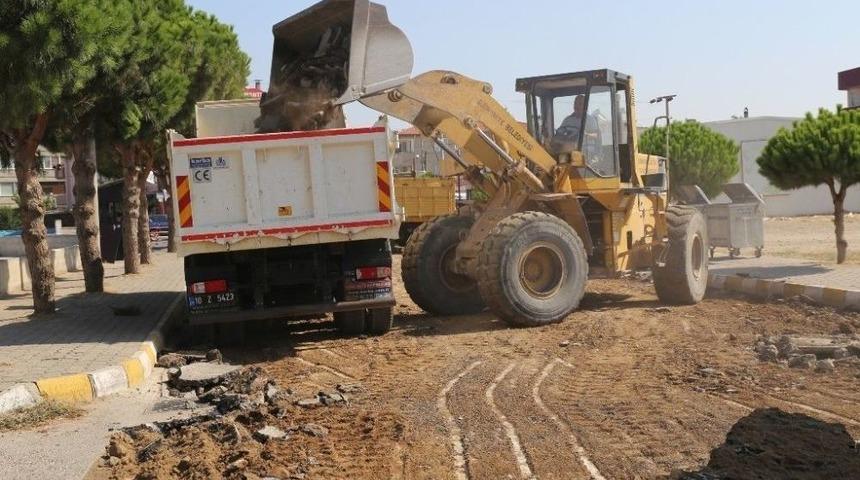 Burhaniye&rsquo;de Belediye Asfalt Yol Yapımına Başladı