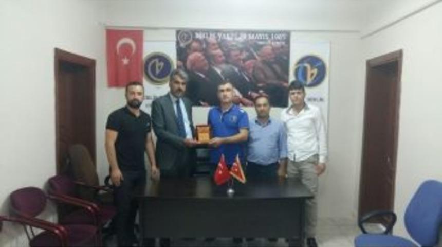 Birlik Vakfından Jandarmaya Teşekk&uuml;r Plaketi