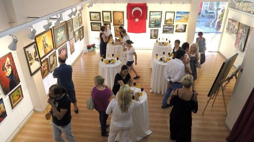 Ressam &Ccedil;akıroğlu, Fo&ccedil;a&rsquo;da Sergi A&ccedil;tı
