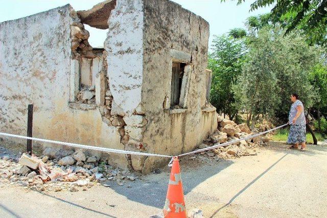 Bodrum’daki Deprem Anları Güvenlik Kamerasında