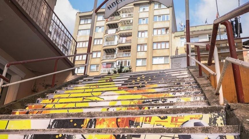 İlkadım Renkli Merdivenlerle Yenileniyor