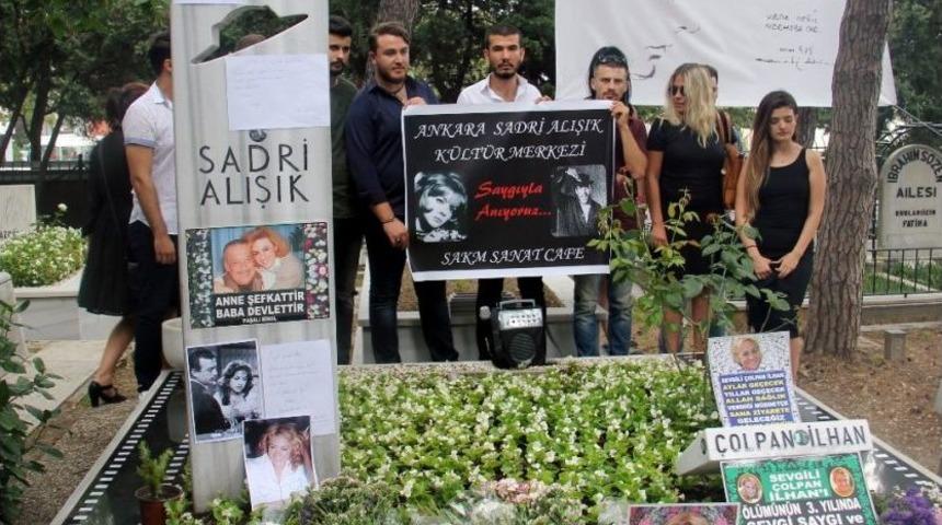 Çolpan İlhan Doğum Gününde Mezarı Başında Anıldı