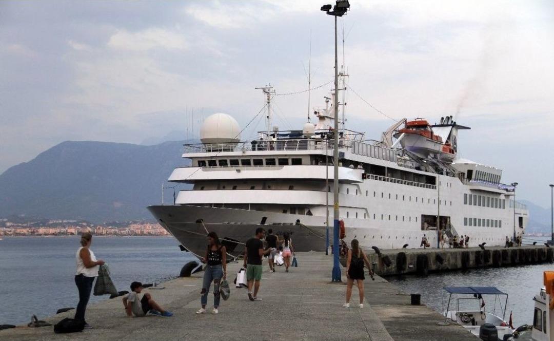 L&uuml;bnanlılar Denizden Geldi