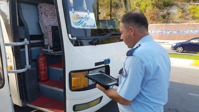 Sahte Plaka Kullanan 2 Servis Aracı Trafikten Men Edildi