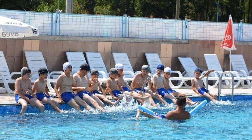 Seyitgazi Belediyesi&rsquo;nin &Uuml;cretsiz Y&uuml;zme Kursu