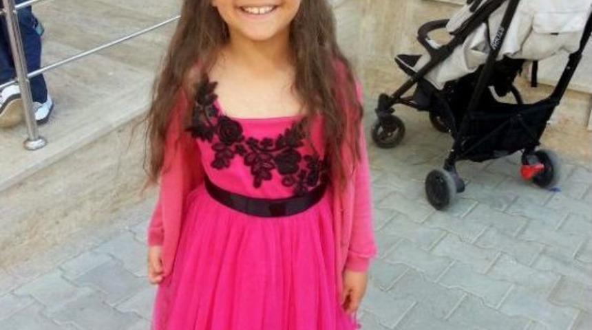 Koruyucu Ailesi '&ouml;yk&uuml;'y&uuml; Geri Istiyor