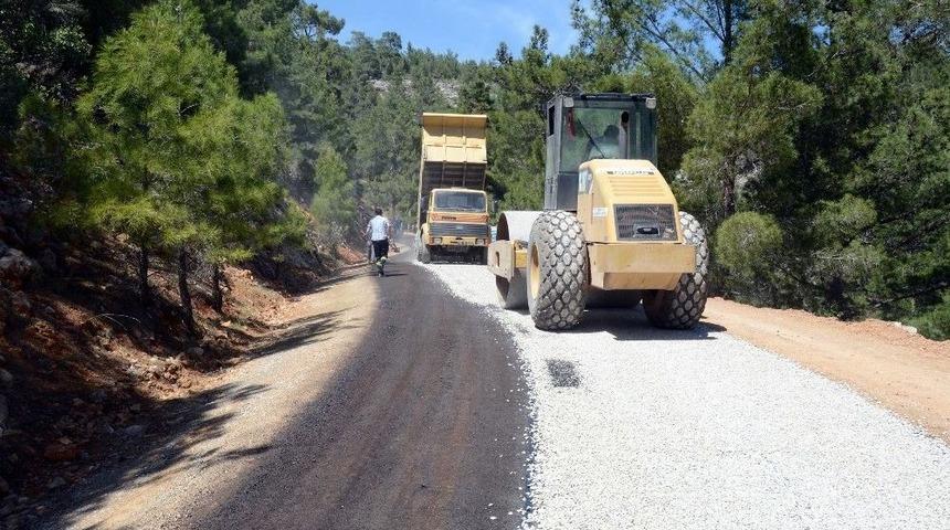 Mersin&rsquo;de İl&ccedil;elere 6 Ayda 92 Bin 433 Ton Sıcak Asfalt D&ouml;k&uuml;ld&uuml;