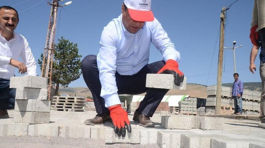 Sarıkamış&rsquo;ta, Yollar Kilit Parke Taşıyla D&ouml;şeniyor