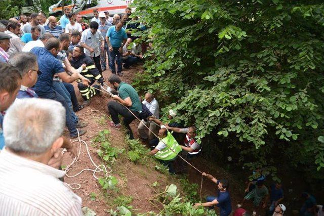 Fındık İşçilerini Taşıyan Minibüs Şarampole Yuvarlandı: 2’si Ağır 17 Yaralı