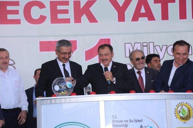 Bayramda Bir Gün Tatil Yapacağını Açıklayan Bakan Eroğlu’ndan Müteahhitlere Uyarı