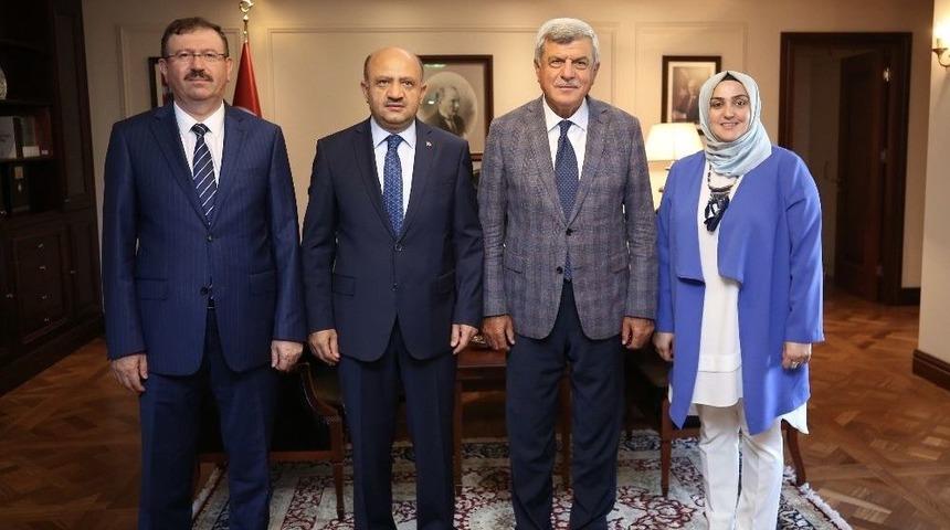 Başkan Karaosmanoğlu, Işık Ve &Ouml;zhaseki&rsquo;yi Ziyaret Etti