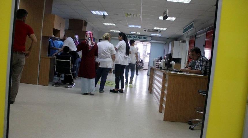 Muayene Sırası Alamadığı İ&ccedil;in Kadın Doktoru Darp Etti