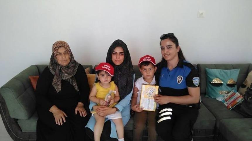 Polisler Şehit Ailelerini Yalnız Bırakmıyor