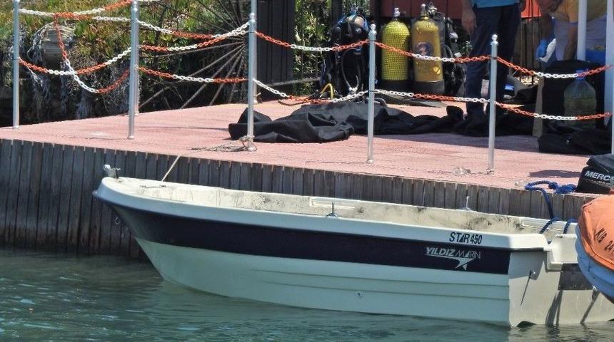 &Ccedil;eşme&rsquo;de Bir Teknede 100 Paket Esrar Ele Ge&ccedil;irildi