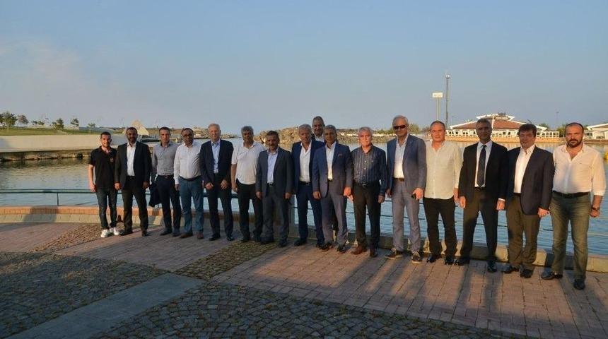 Futbolun Patronları Orayı Tercih Etti