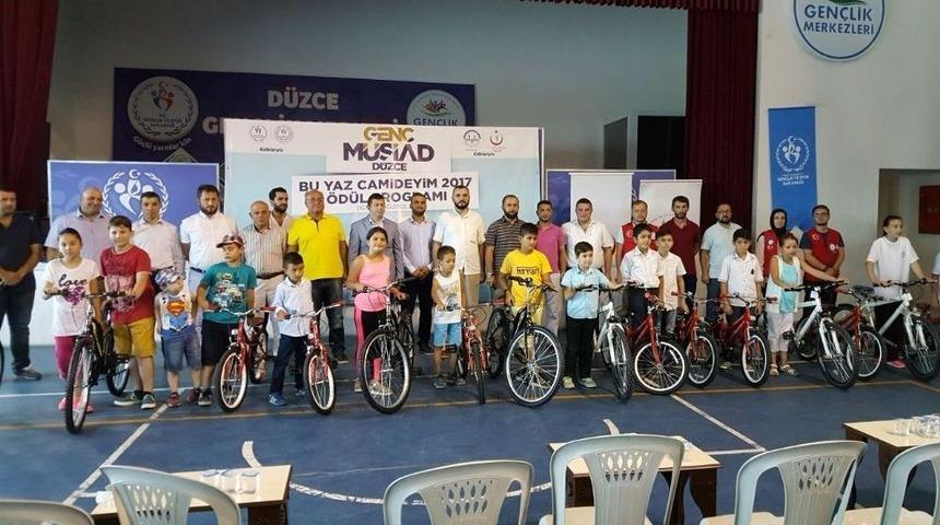 D&uuml;zce Gen&ccedil; M&uuml;siad &Ccedil;ocukları &Ouml;d&uuml;llendirdi