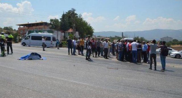 Fatmaana Kazada Öldü, Mahalleli Yolu Kapattı