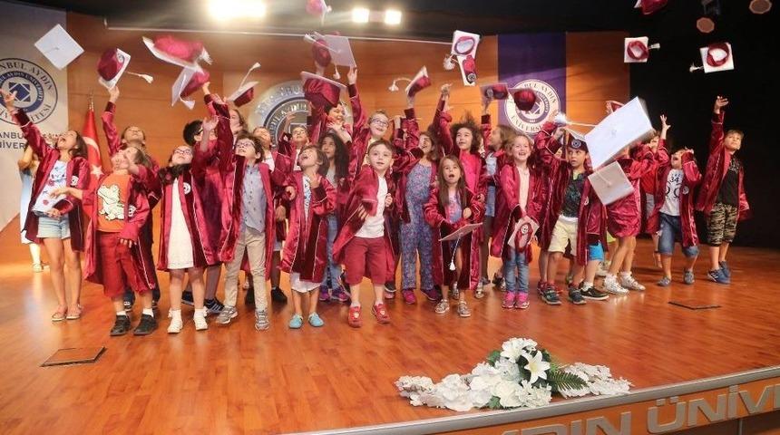 İa&uuml; &Ccedil;ocuk &Uuml;niversitesi&rsquo;nde Mezuniyet Heyecanı