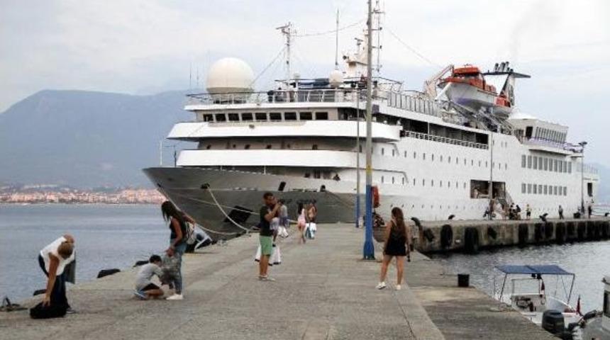 L&uuml;bnanlı Turistleri Taşıyan L&uuml;ks Kruvaziyer 8'inci Kez Alanya'da