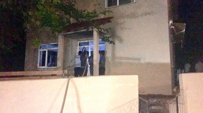 Kastamonu&rsquo;da T&uuml;p Gazın Alev Almasıyla K&ouml;y Konağı Yandı