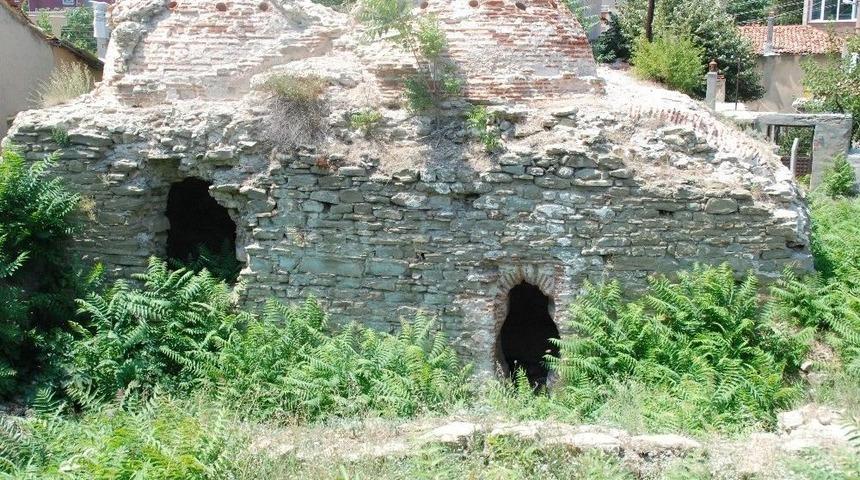 Tarihi Hamam Bakımsız Kaldı