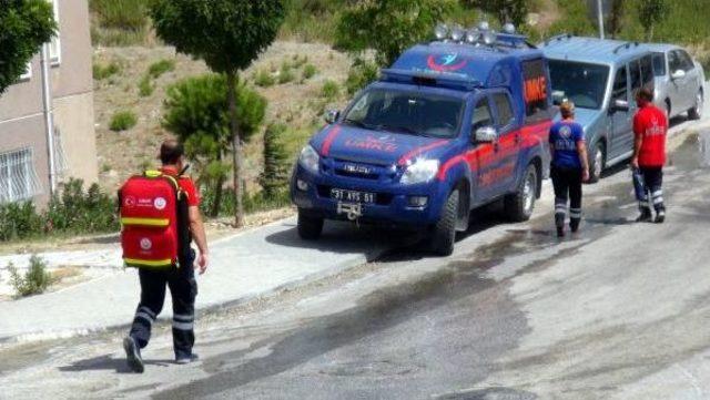 Kirada Oturduğu Evi Ateşe Veren Kadın, 3 Daireyi Yaktı