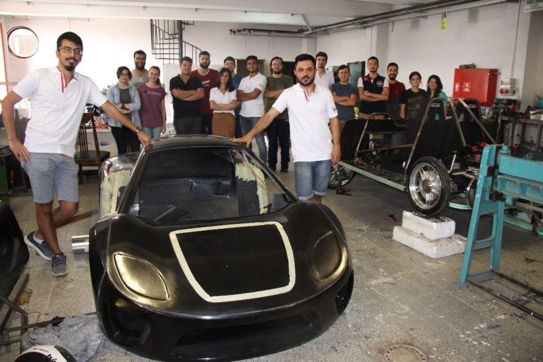 18 &Uuml;niversiteli &Uuml;rettikleri Ara&ccedil; İle 450 Kilometre Gitmeyi Hedefliyor