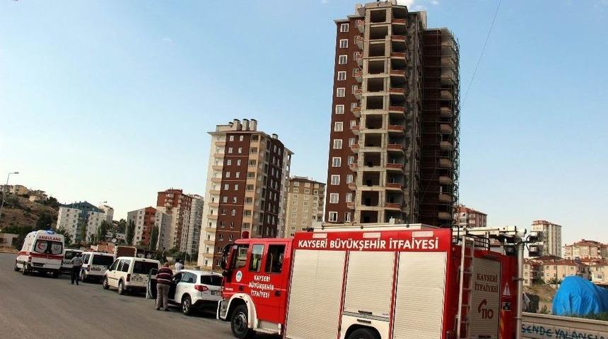 Parasını Alamayan İş&ccedil;iler &Ccedil;atıya &Ccedil;ıktı