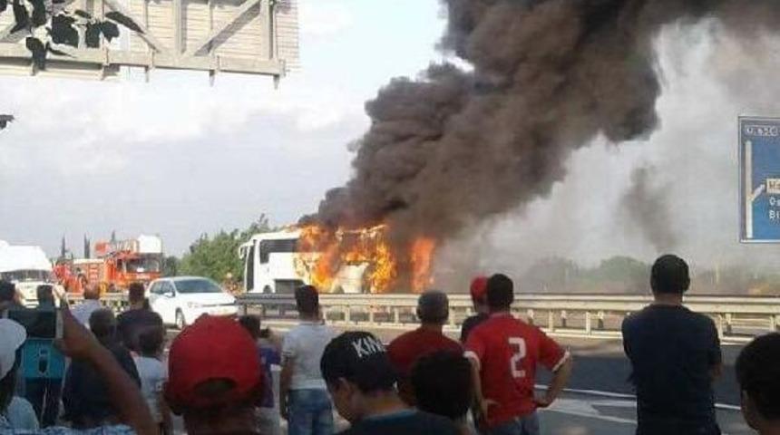 Otobüs Alev Alev Yandı