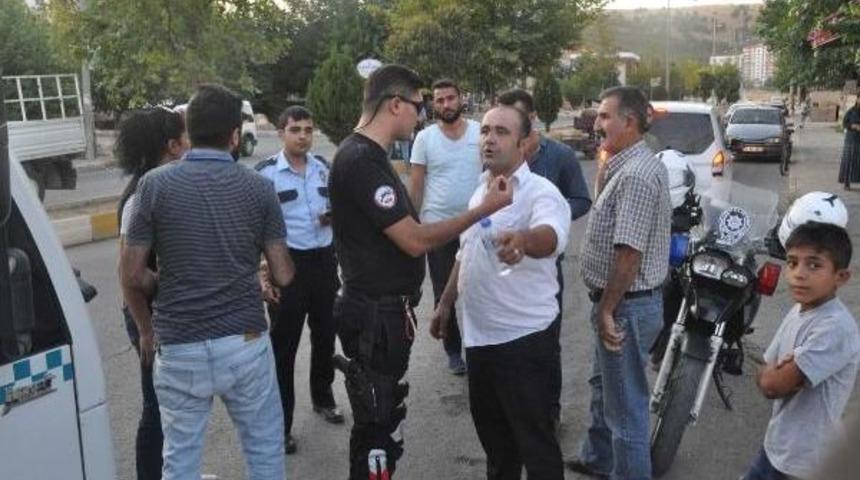 Minibüste Durak Kavgası: 2 Yaralı, 2 Gözaltı