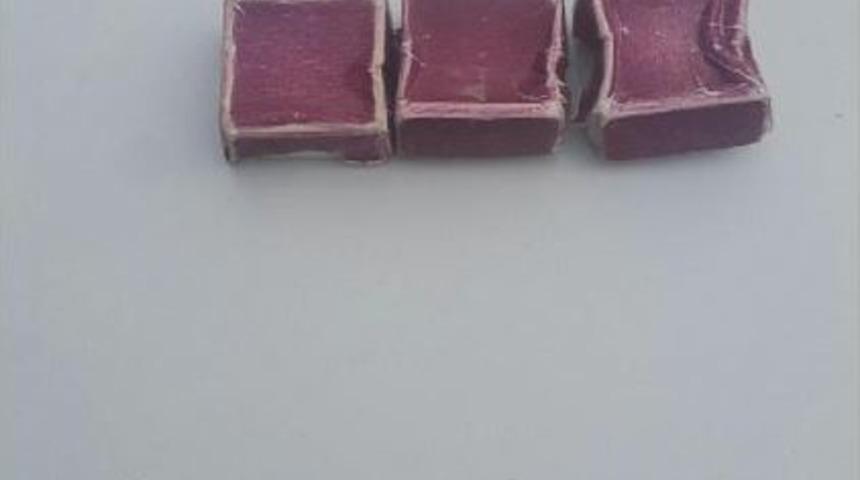 Polise 'z&uuml;mr&uuml;t' Ve 'yakut' Satmaya &Ccedil;alışan 2 Kişi Yakalandı