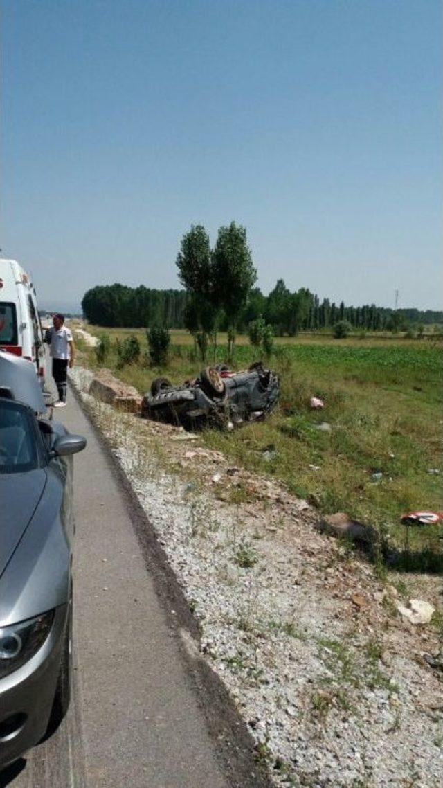 Çavdarhisar’da Trafik Kazası: 3 Yaralı