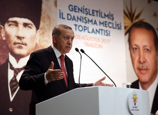 Cumhurbaşkanı Erdoğan, Trabzon’da Partililerle Bir Araya Geldi