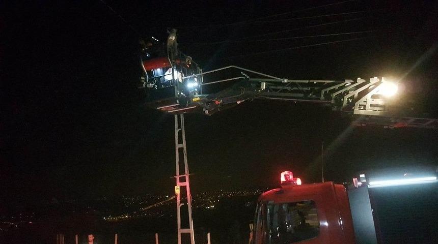 &Ccedil;ıktığı Direkte Akıma Kapılan Şahıs Hayatını Kaybetti