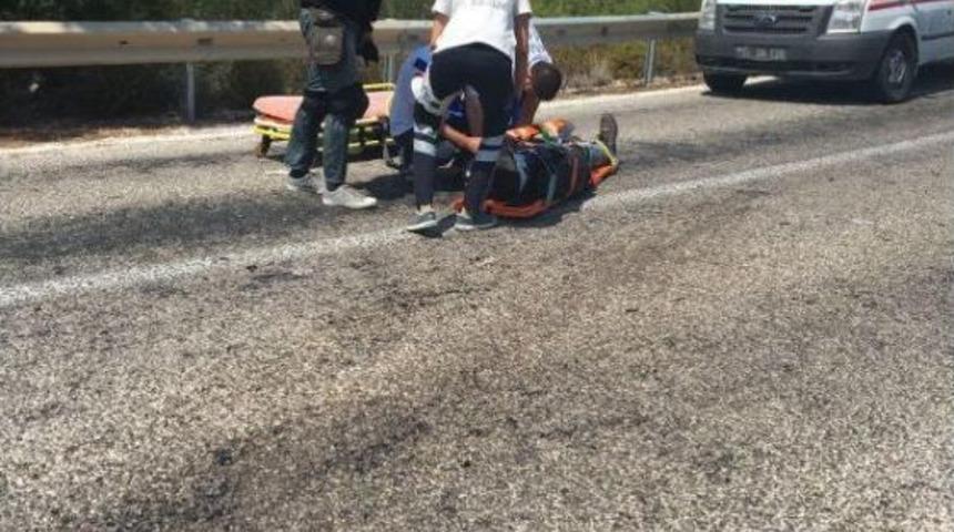 Fo&ccedil;a&rsquo;Da Trafik Kazası:1'i Ağır 3 Yaralıı
