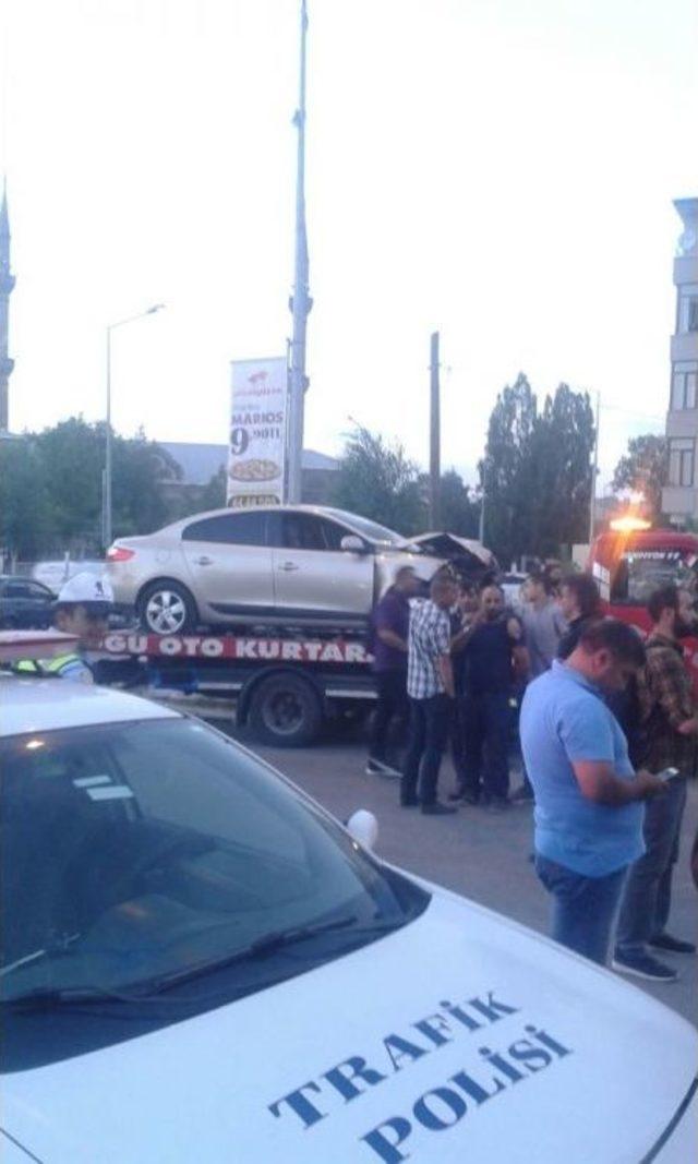 Kars’ta Trafik Kazası: 15 Yaralı