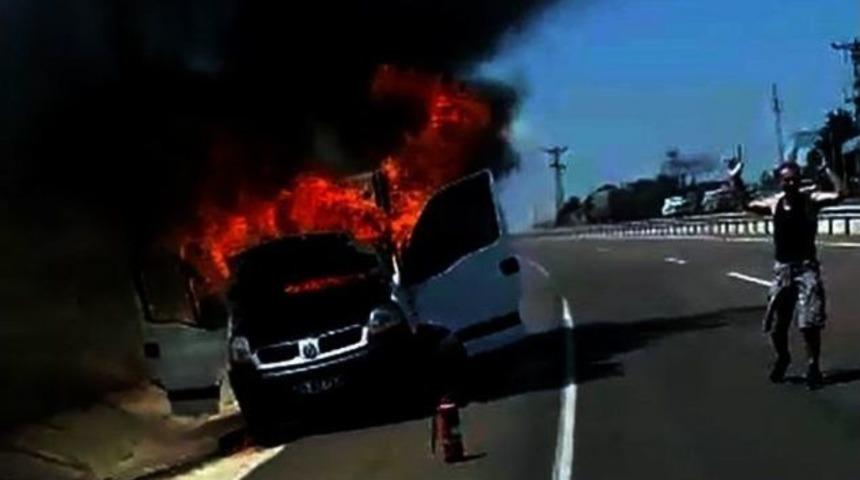 Alev Alev Yanan Aracını B&ouml;yle İzledi