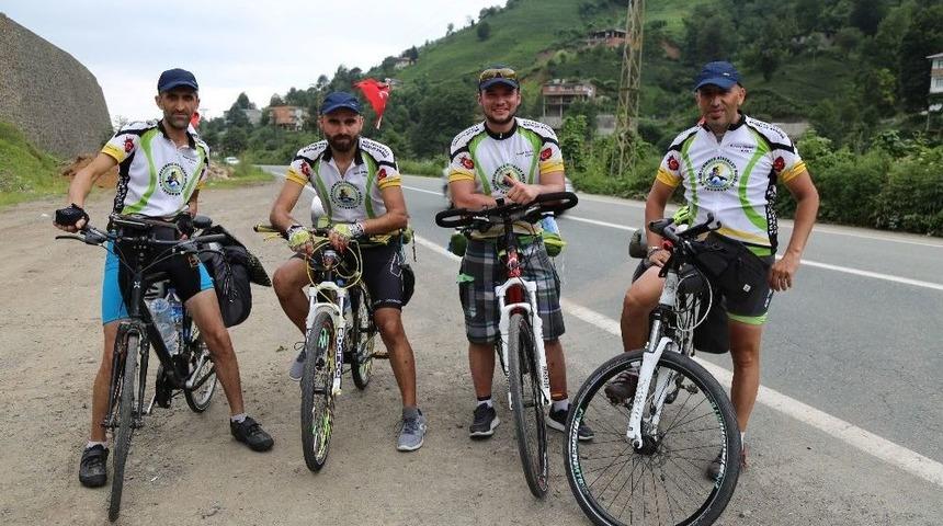 Yıllık İzinlerinde T&uuml;rkiye&rsquo;yi Bisikletle Turluyorlar