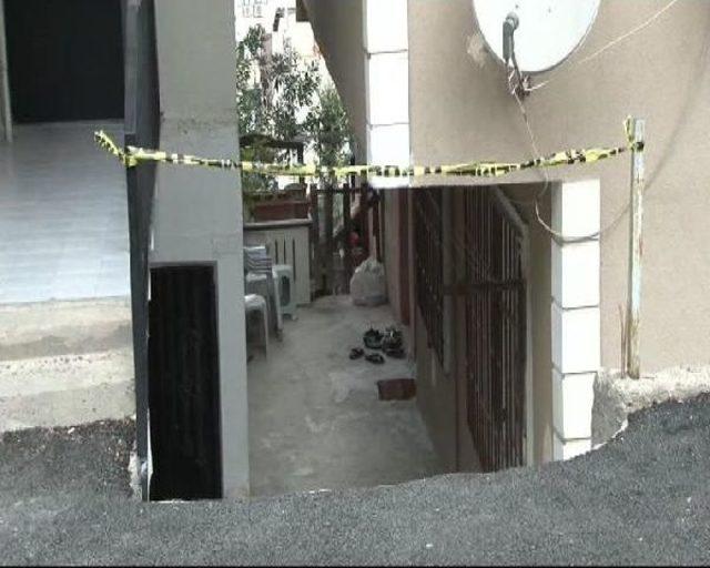 Üsküdar'da Baba Ile Çocukları Arasında Kavga : 2 Ölü 1 Yaralı  (1)