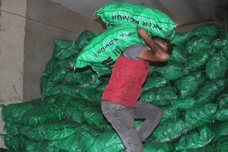 Ağrı’da İş Bulamayan Üniversite Mezunu Kavurucu Sıcaklarda Hamallık Yapıyor G2