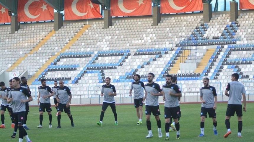 Bb. Erzurumspor, Kazım Karabekir Stadı&rsquo;nda Gece Antrenmanı Yaptı