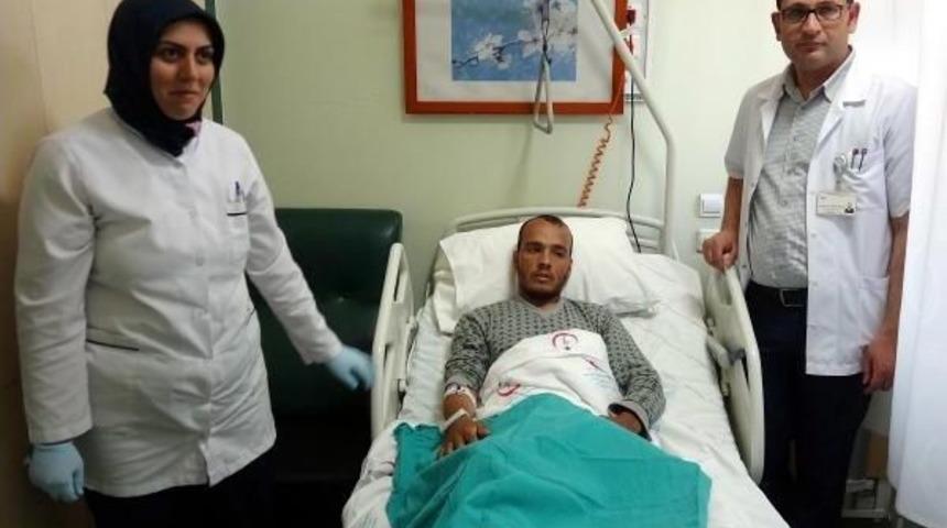 İran Askerlerinin Vurduğu Afgan Gencin Ayağı Kurtarıldı