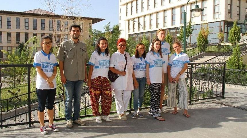 Hk&uuml; Lise &Ouml;ğrencileri İ&ccedil;in Sıra Dışı Yaz Programına Ev Sahipliği Yapıyor