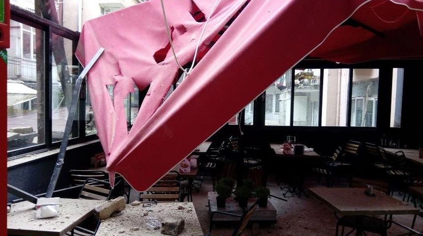 (&ouml;zel Haber) Beşiktaş&rsquo;ta Restorasyon Yapılan Tarihi Binadaki &Ccedil;&ouml;kme Anı Kamerada