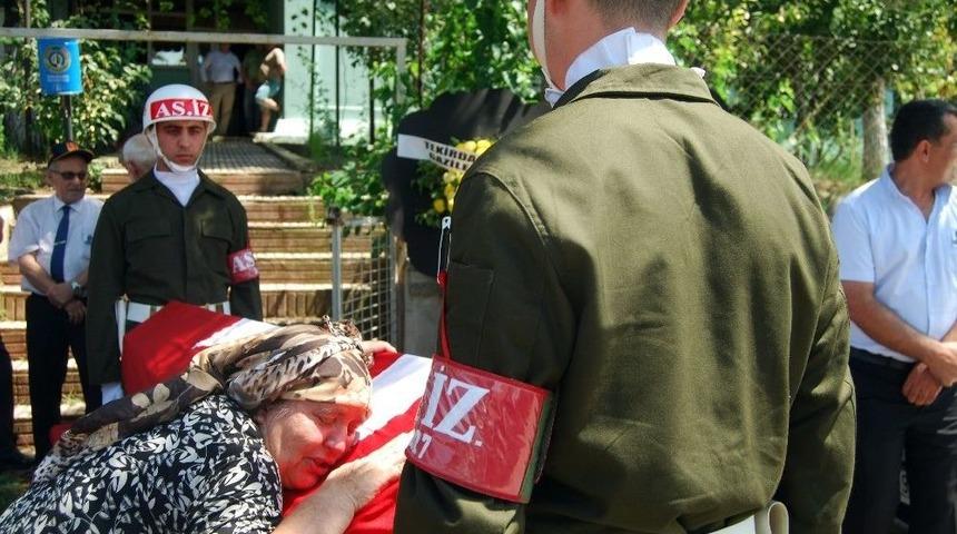 Kıbrıs Gazisine G&ouml;z&uuml; Yaşlı Veda